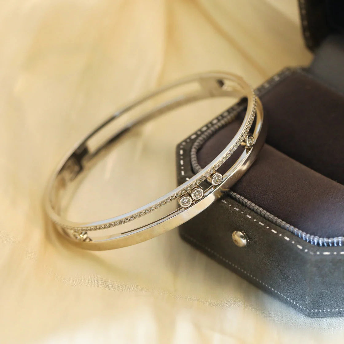 [VA]Move Romane Diamond Bangle Bracelet