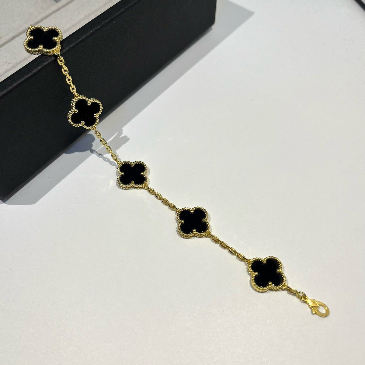 [VA]LUCKY CLOVER 5-MOTIF BRACELET - BLACK OXNY COLLECTION