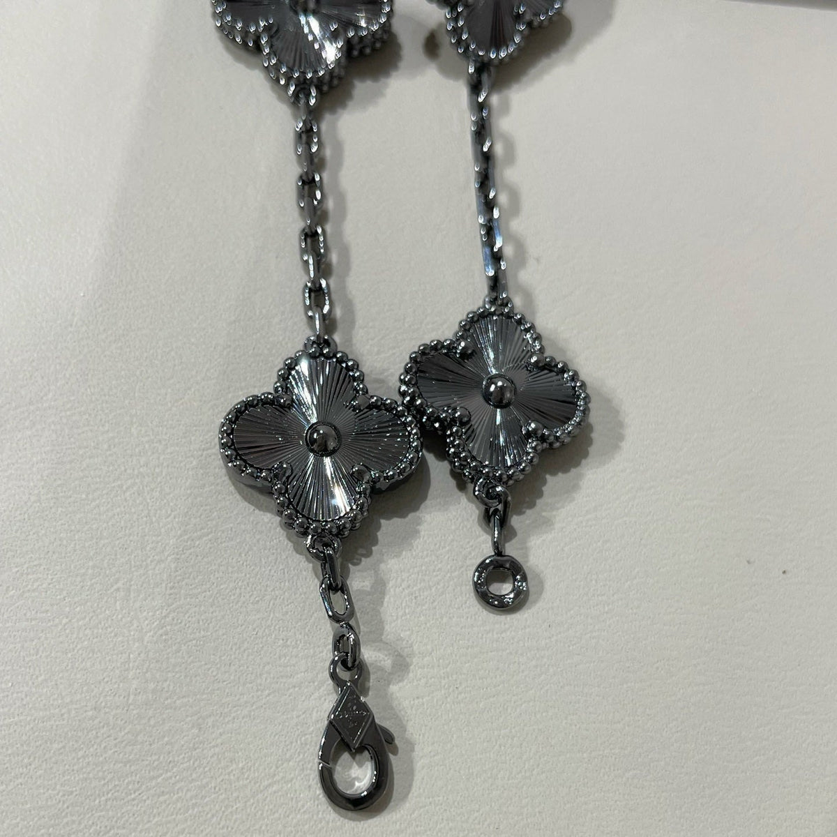 [VA]クローバー 5モチーフ ブラックブレスレット
