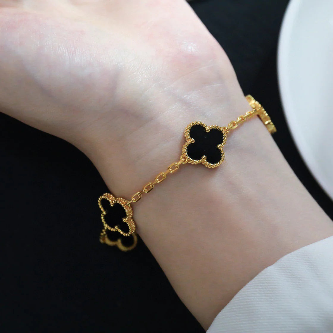 [VA]LUCKY CLOVER 5-MOTIF BRACELET - BLACK OXNY COLLECTION