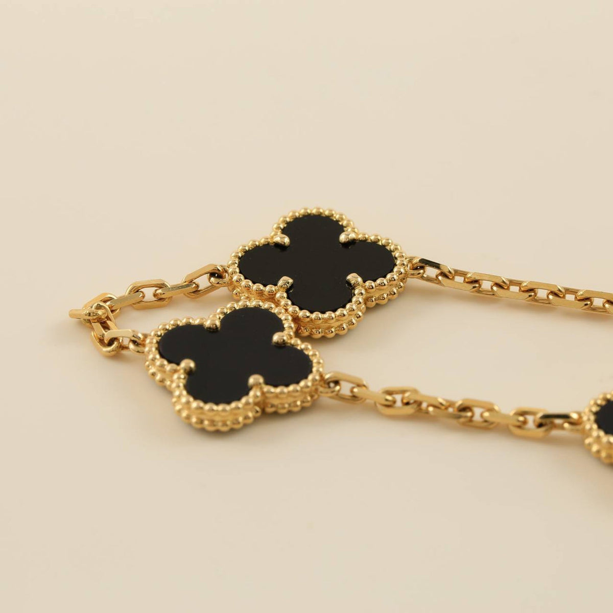 [VA]LUCKY CLOVER 5-MOTIF BRACELET - BLACK OXNY COLLECTION
