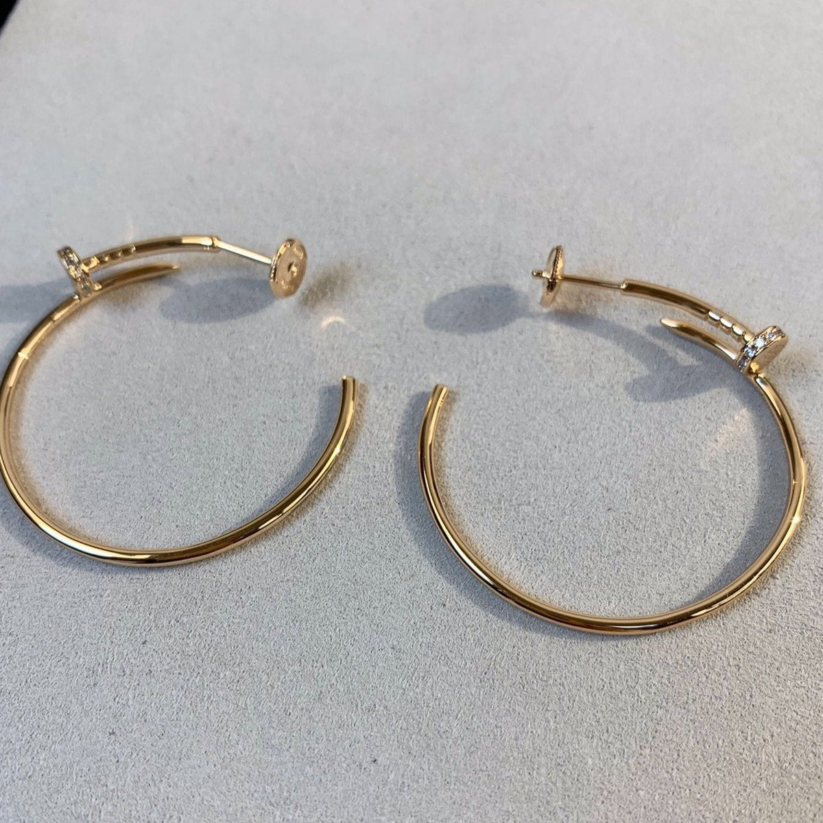{"VA":"ジャスト・イヤリング ゴールド ダイヤモンド 1.8mm"}