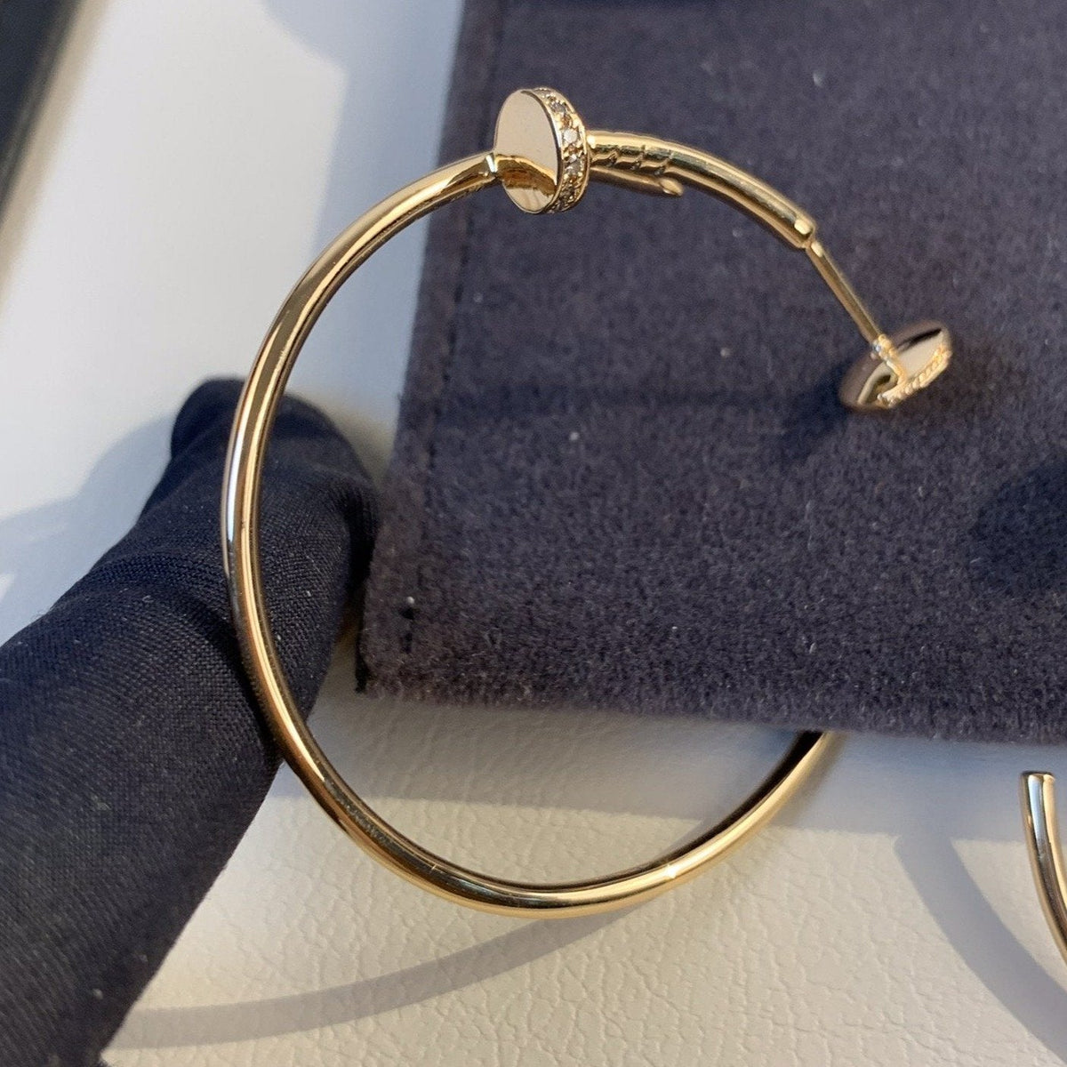{"VA":"ジャスト・イヤリング ゴールド ダイヤモンド 1.8mm"}