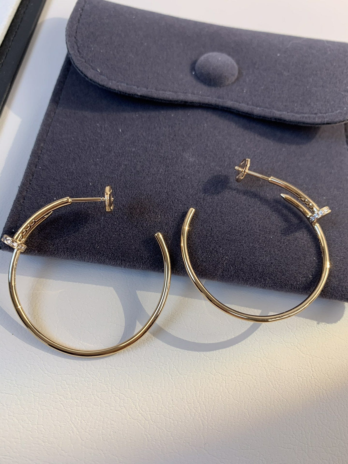 {"VA":"ジャスト・イヤリング ゴールド ダイヤモンド 1.8mm"}
