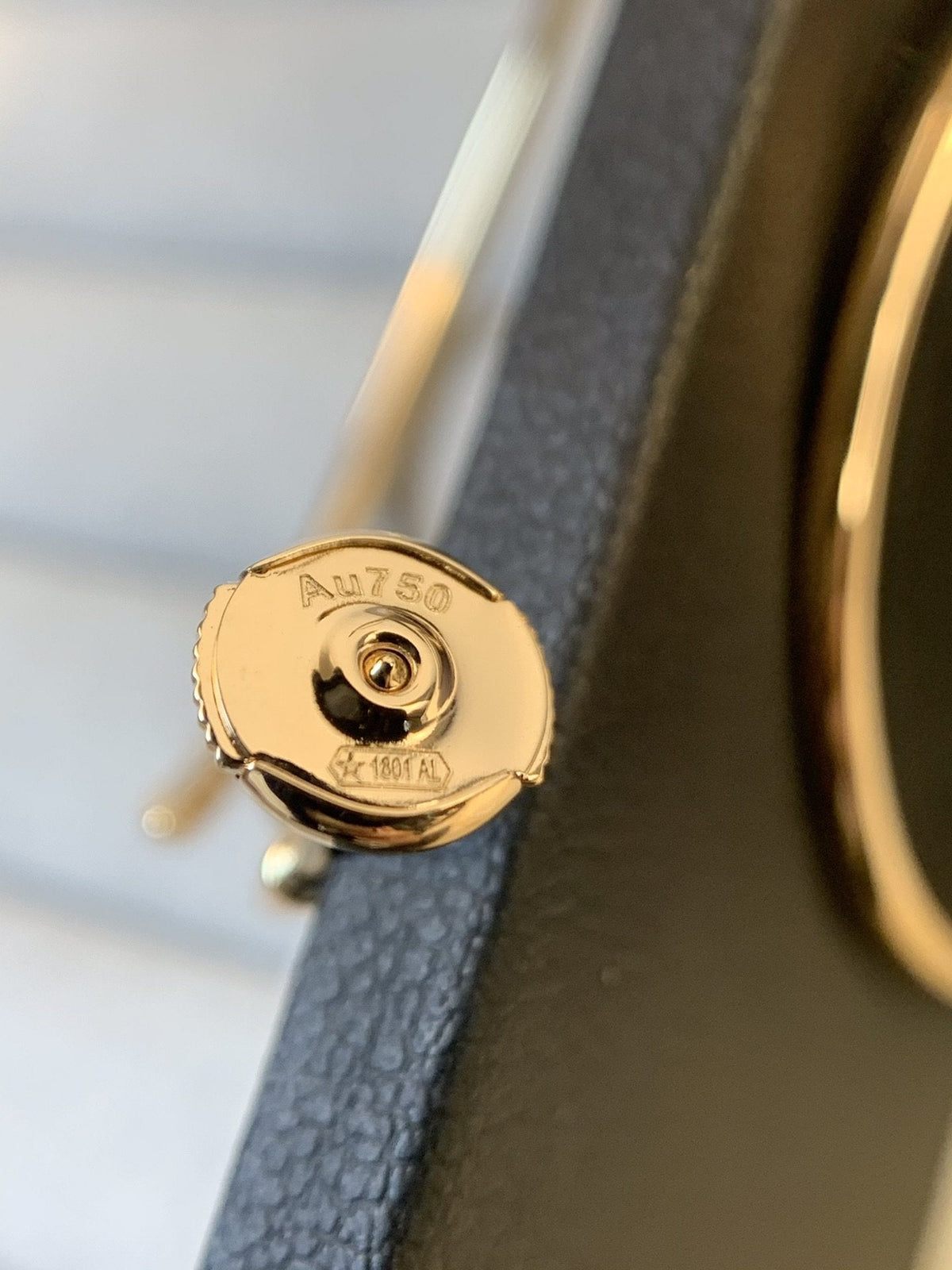 {"VA":"ジャスト・イヤリング ゴールド ダイヤモンド 1.8mm"}