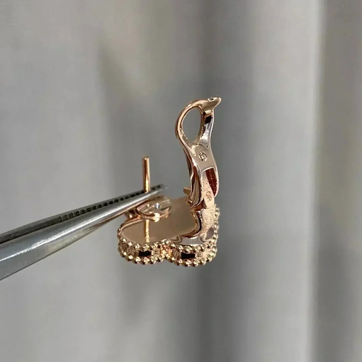 [VA]CLOVER MEDIUM 1 MOTIV ROSA PERLMUTT DIAMANT OHRRINGE