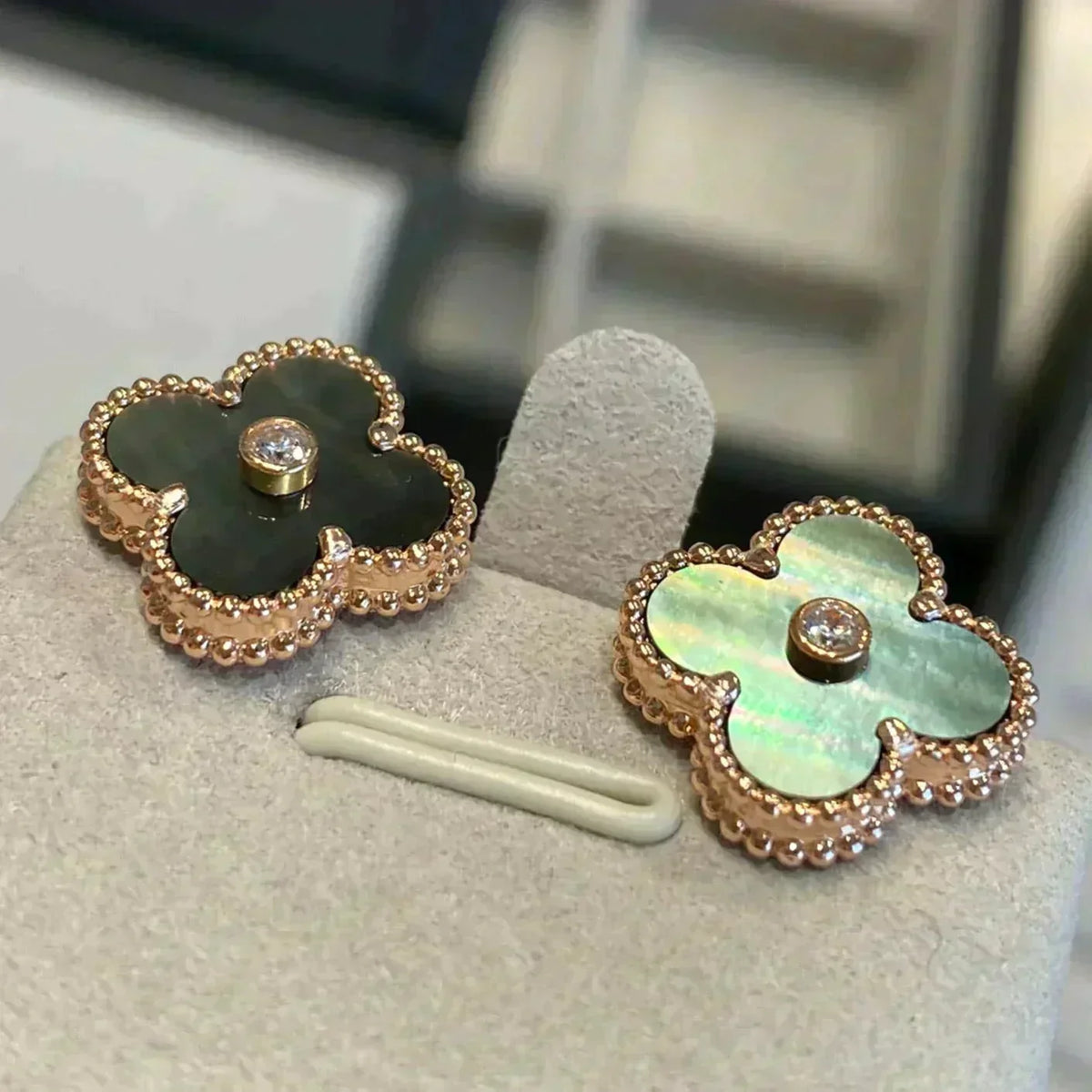 [VA]CLOVER MEDIUM 1 MOTIV GRAU PERLMUTT DIAMANT-OHRRINGE