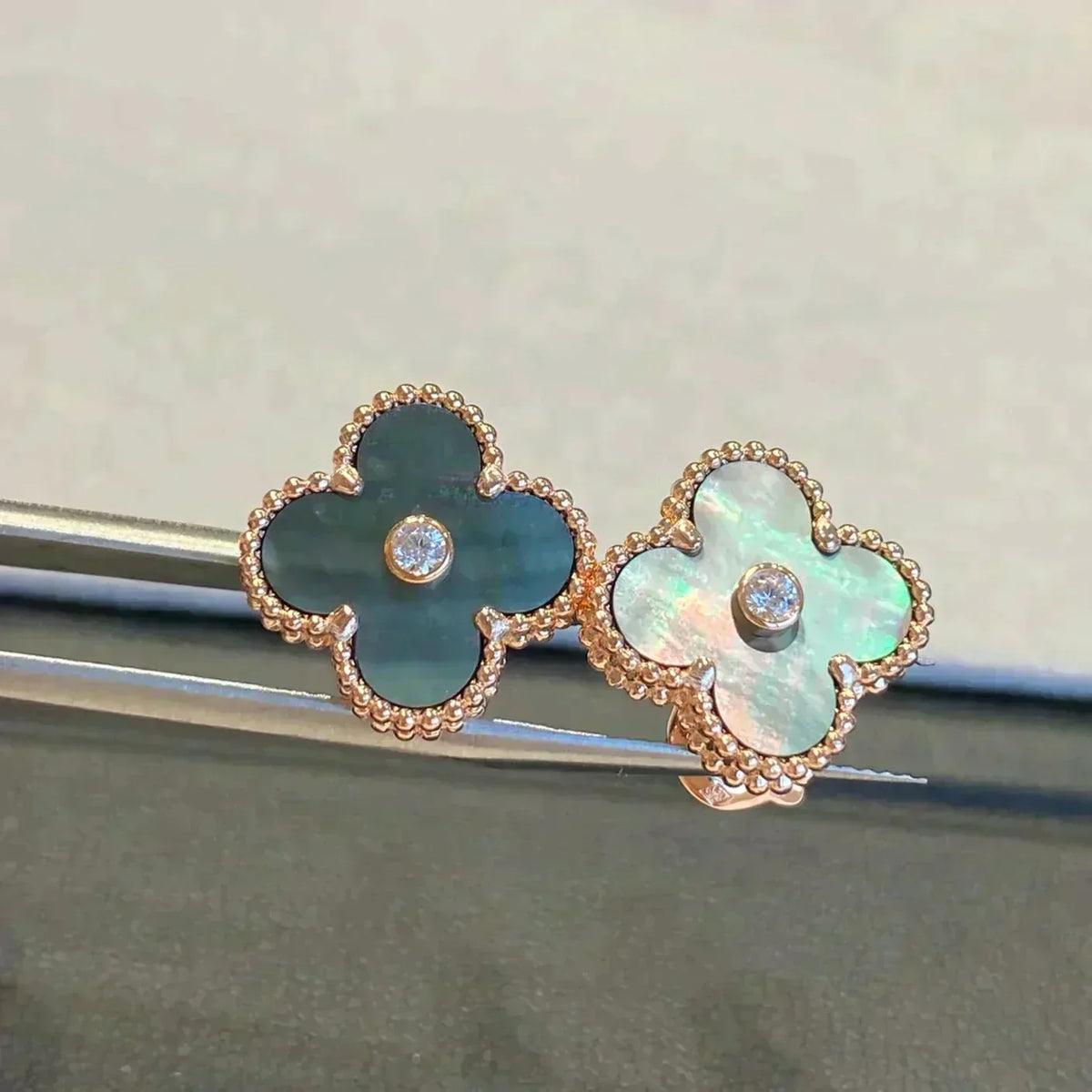 [VA]CLOVER MEDIUM 1 MOTIV GRAU PERLMUTT DIAMANT-OHRRINGE