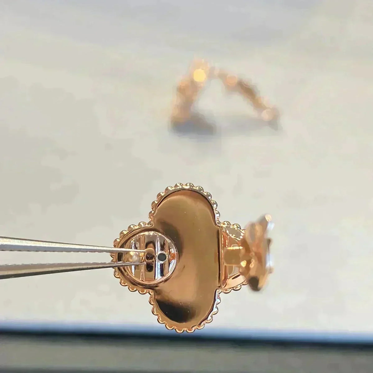 [VA]CLOVER MEDIUM 1 MOTIV GRAU PERLMUTT DIAMANT-OHRRINGE