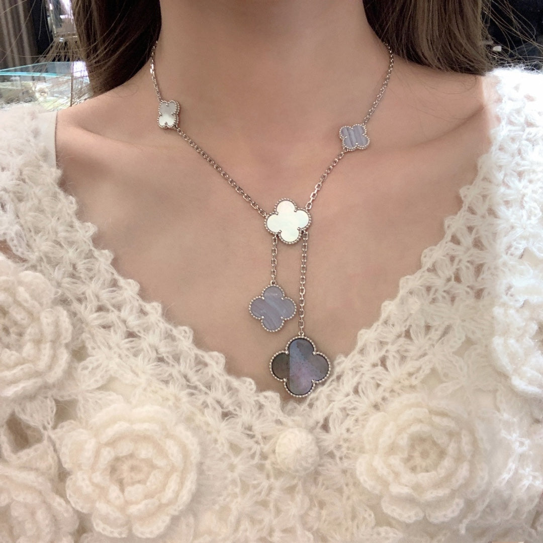 [VA]CLOVER-KETTE PERLMUTT CHALCEDON SILBER 6 MOTIVE
