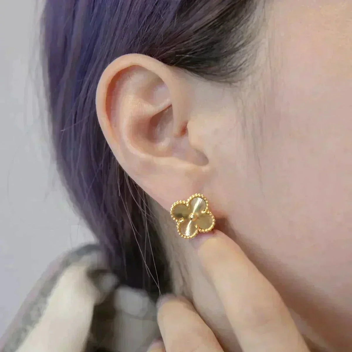 [VA]CLOVER MEDIUM 1 MOTIFS LASER EARRINGS