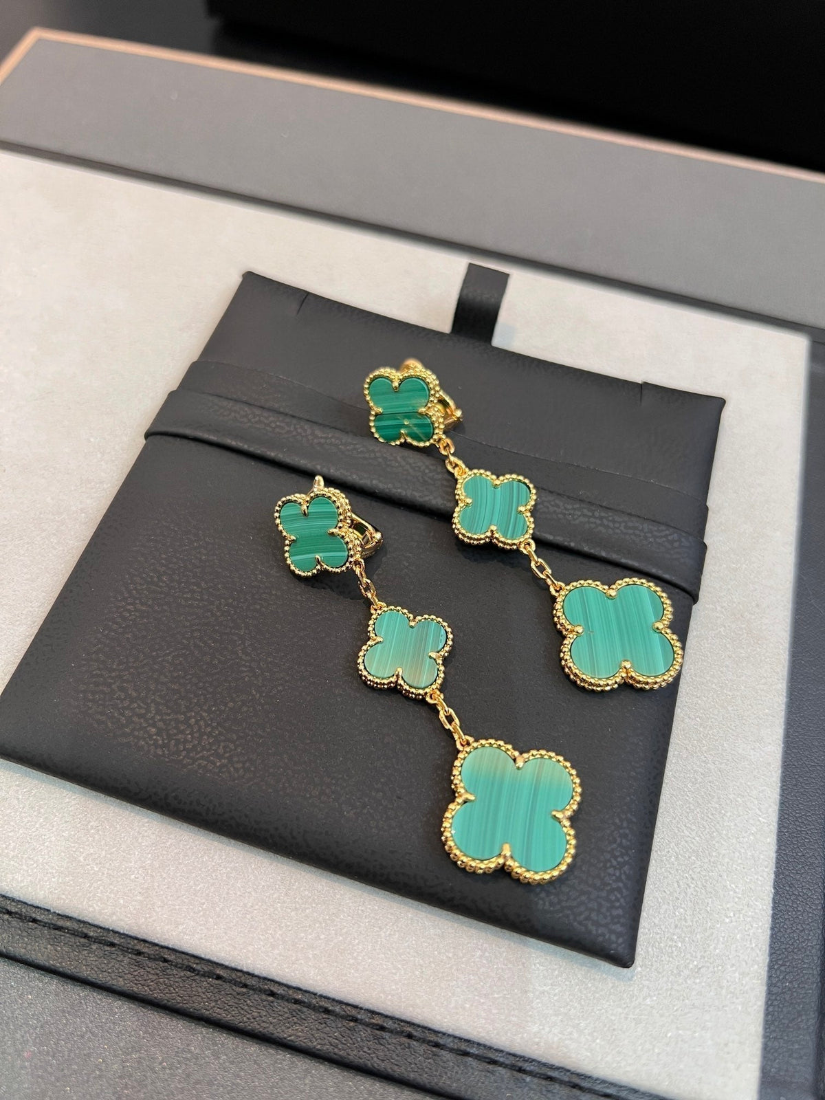 [VA]CLOVER MALACHIT 3 MOTIVE GOLD