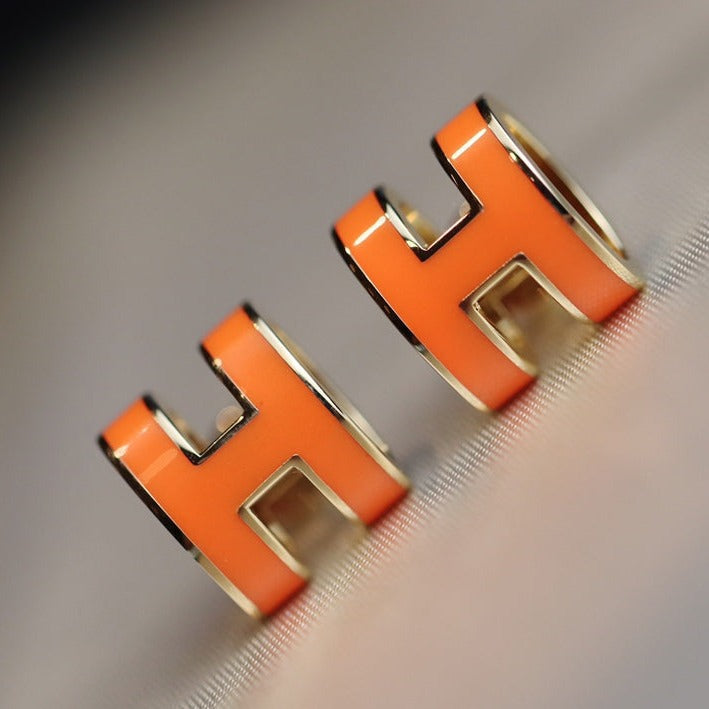 [VA]ミニ ポップ H ピアス オレンジ