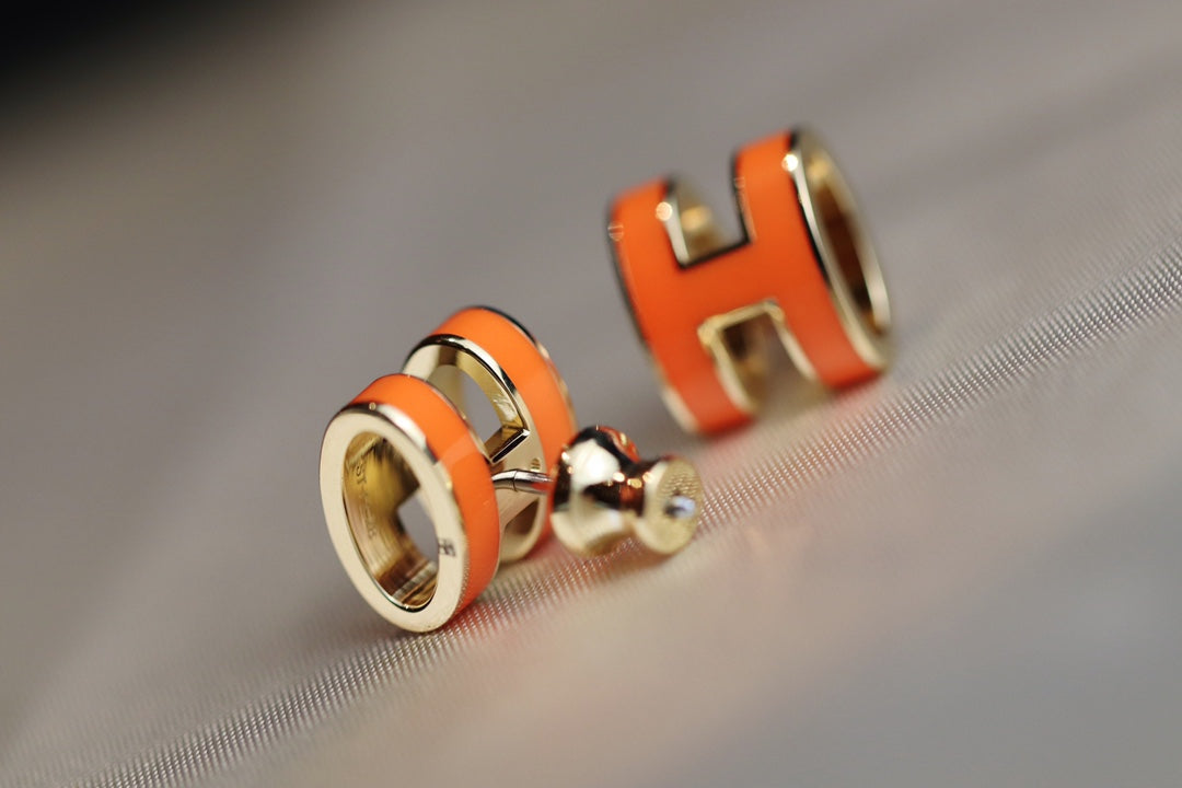 [VA]ミニ ポップ H ピアス オレンジ
