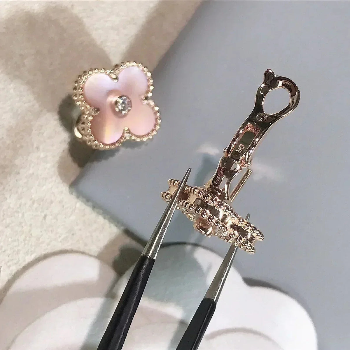 [VA]CLOVER MEDIUM 1 MOTIV ROSA PERLMUTT DIAMANT OHRRINGE