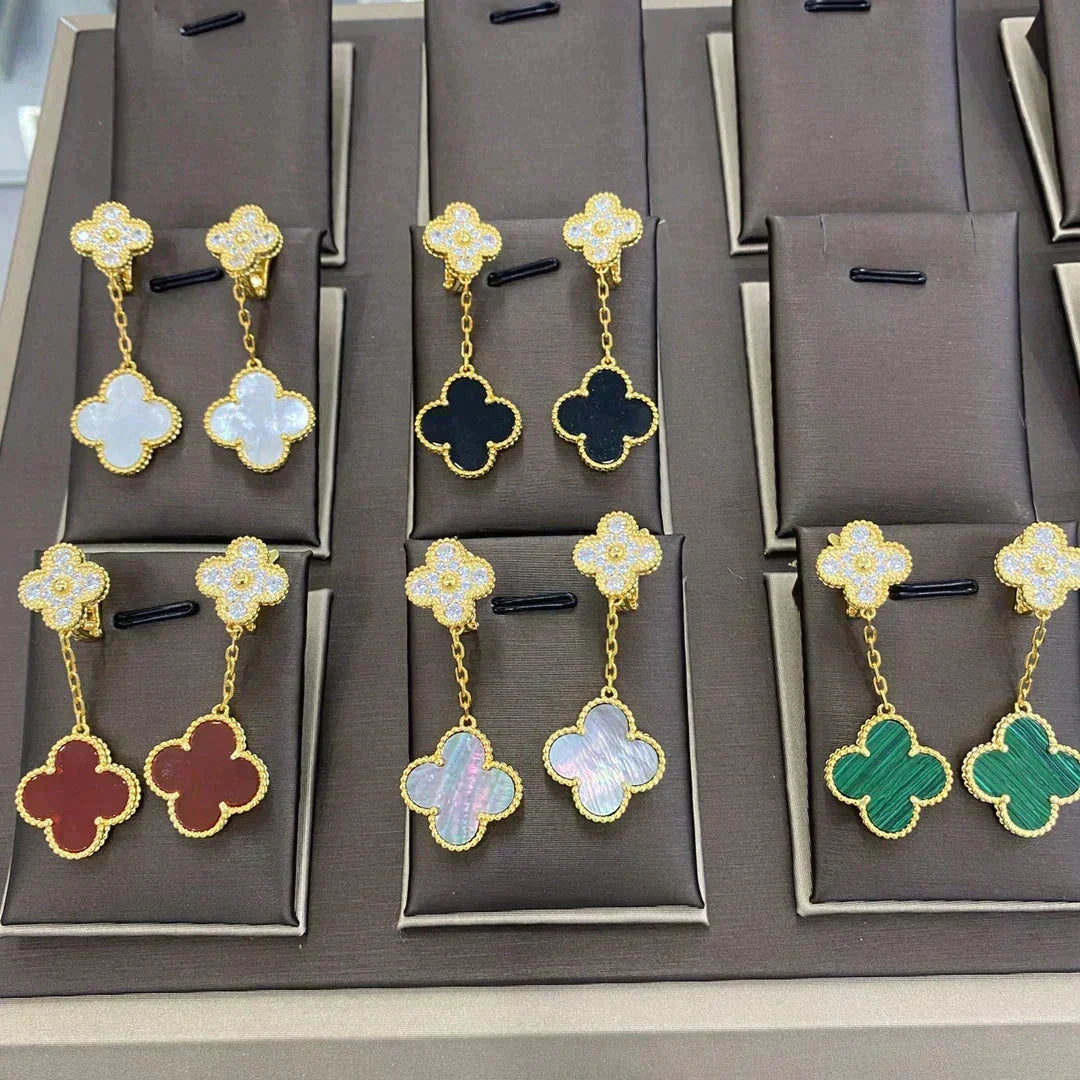 [VA]クローバー 2モチーフ ダイヤモンド ピアス (選択肢あり)