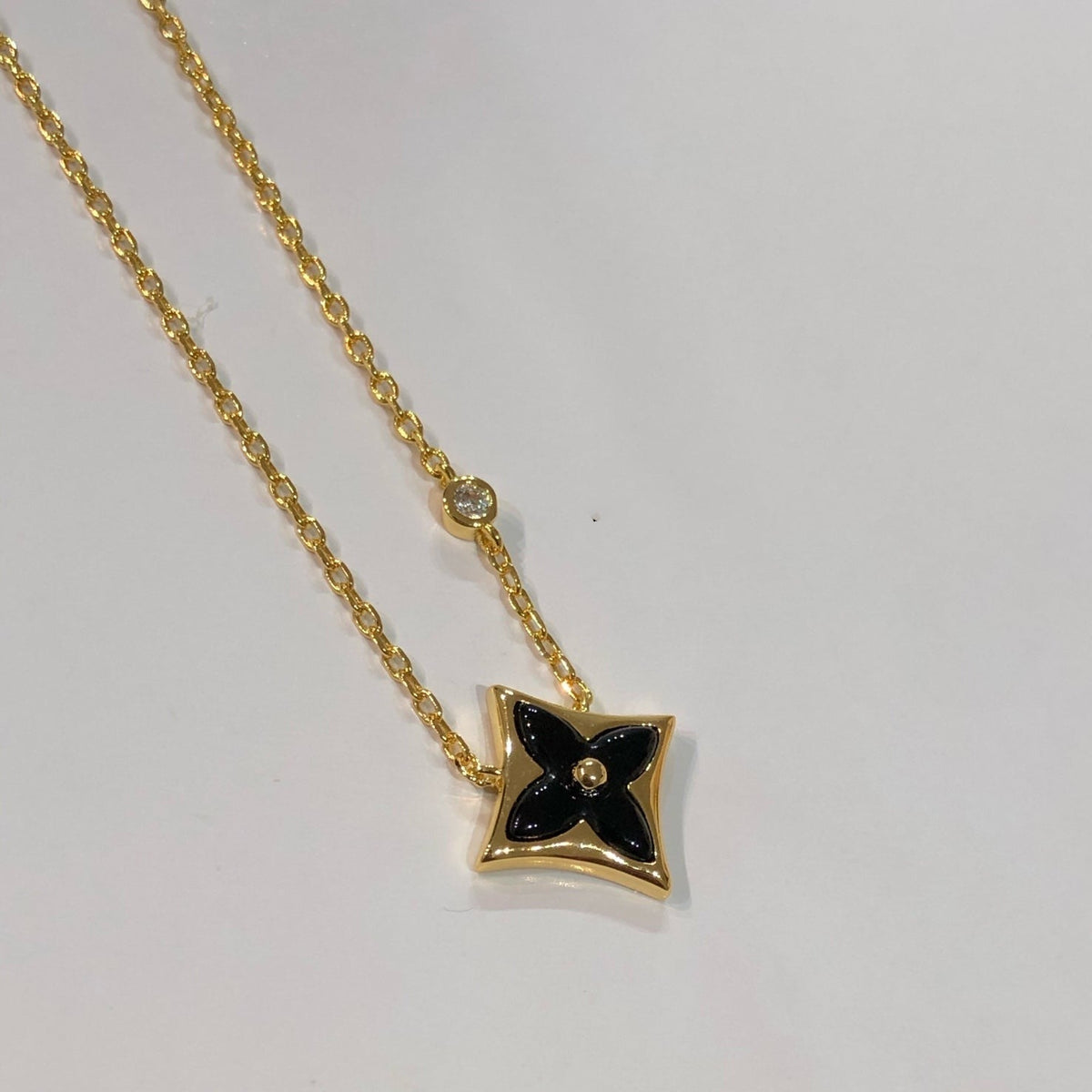 [VA]スターブラックモップネックレス