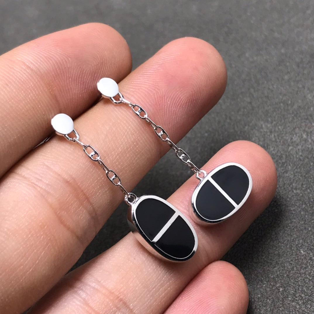 {"VA": "CHAINE VERSO ブラックセラミック シルバーピアス"}