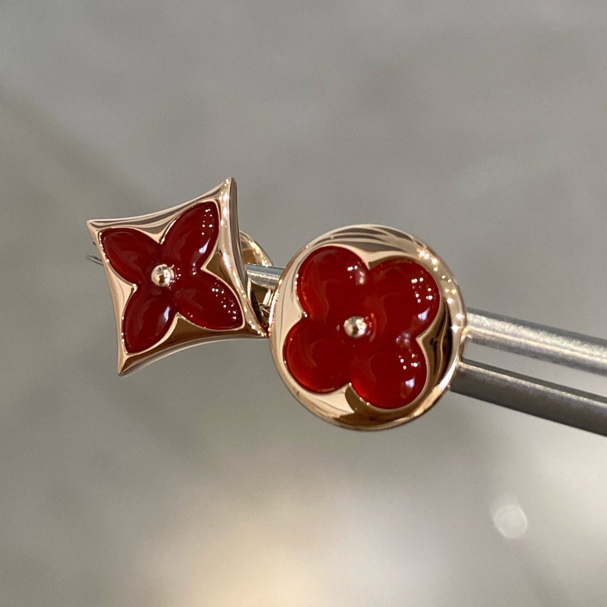 [VA]STAR AND SUN PINK GOLD CARNELIAN STUD EARRINGS