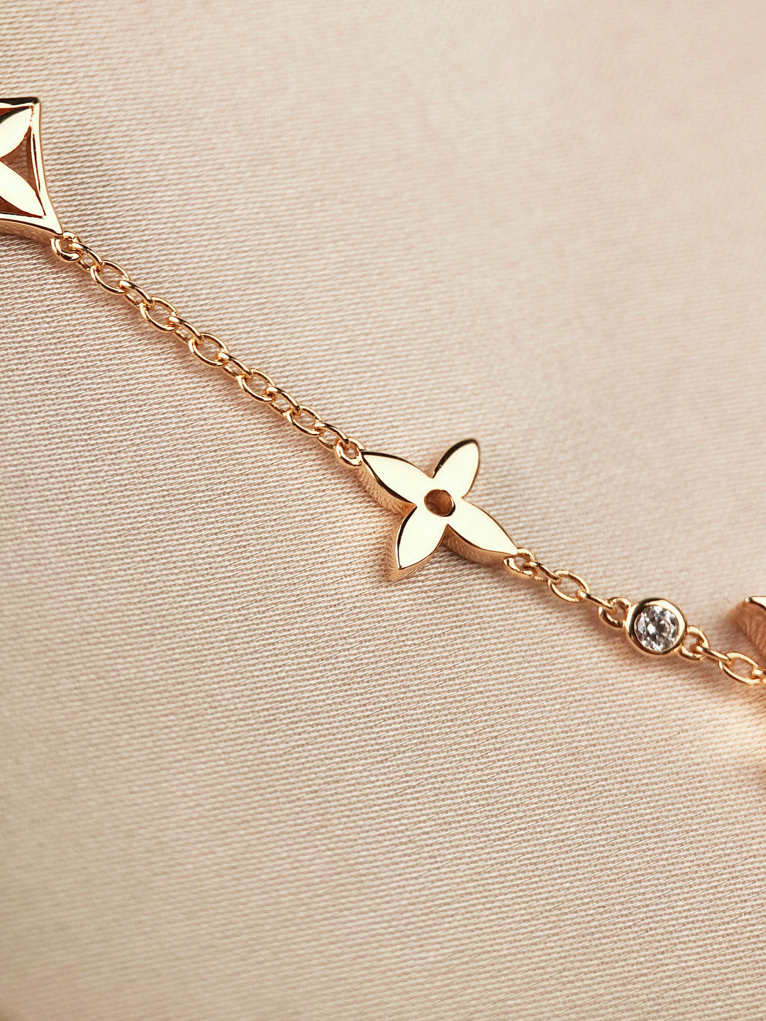 [VA]STAR AND SUN 7 MOTIFS GOLD BRACELET