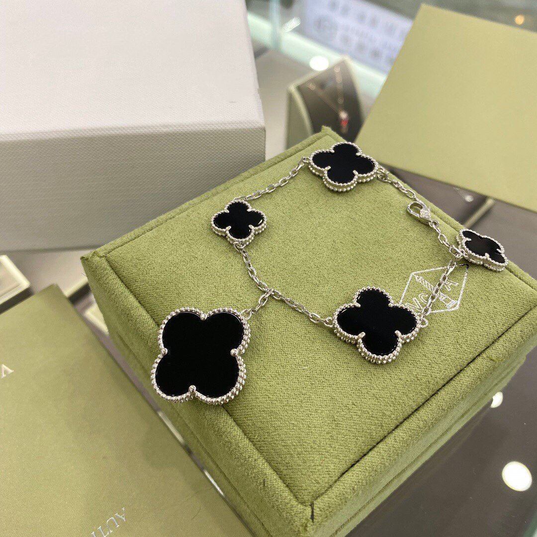 [VA]CLOVER ARMBAND MIT 5 MOTIVEN SILBER ONYX