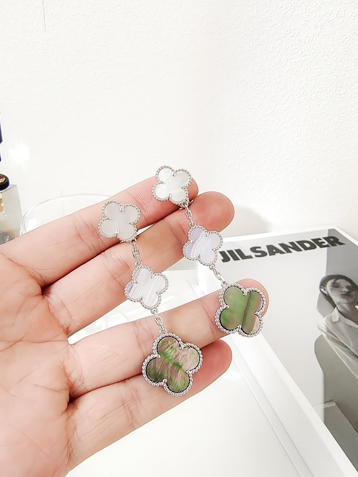 [VA]CLOVER 3 MOTIVE CHALCEDON DUNKEL PERLMUTT SILBER OHRRINGE