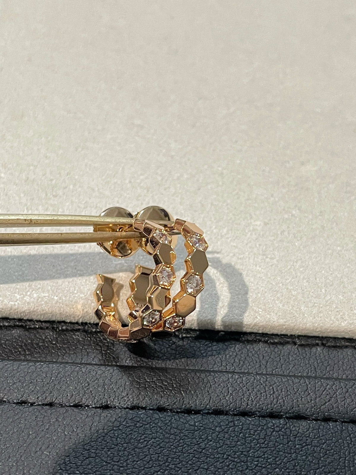 [VA]中空デザイン 四つ葉のクローバー フラワー型ピアス