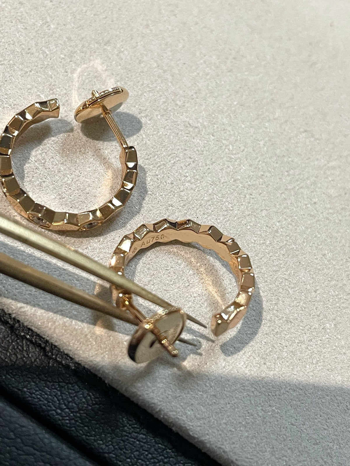 [VA]中空デザイン 四つ葉のクローバー フラワー型ピアス