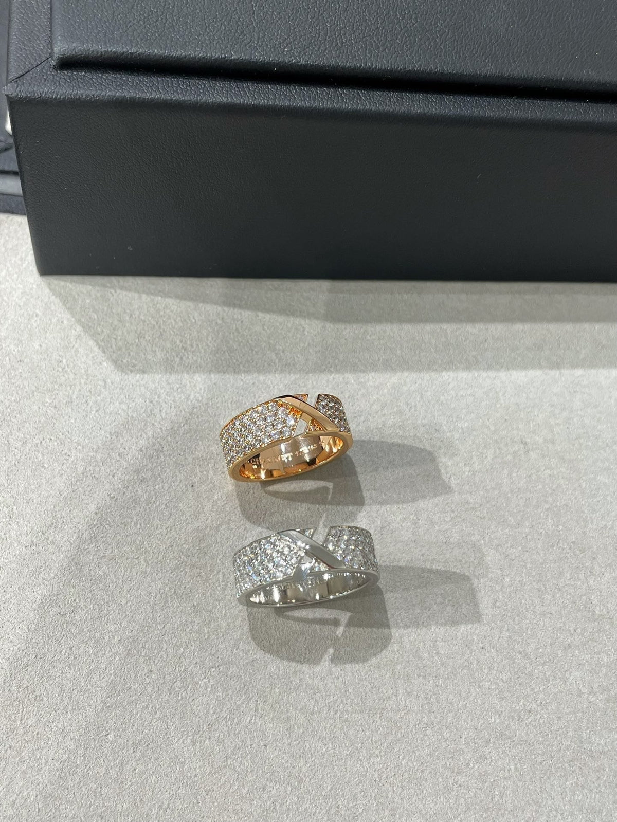 [VA]LIENS EVIDENCE RING MIT DIAMANT-PAVÉ