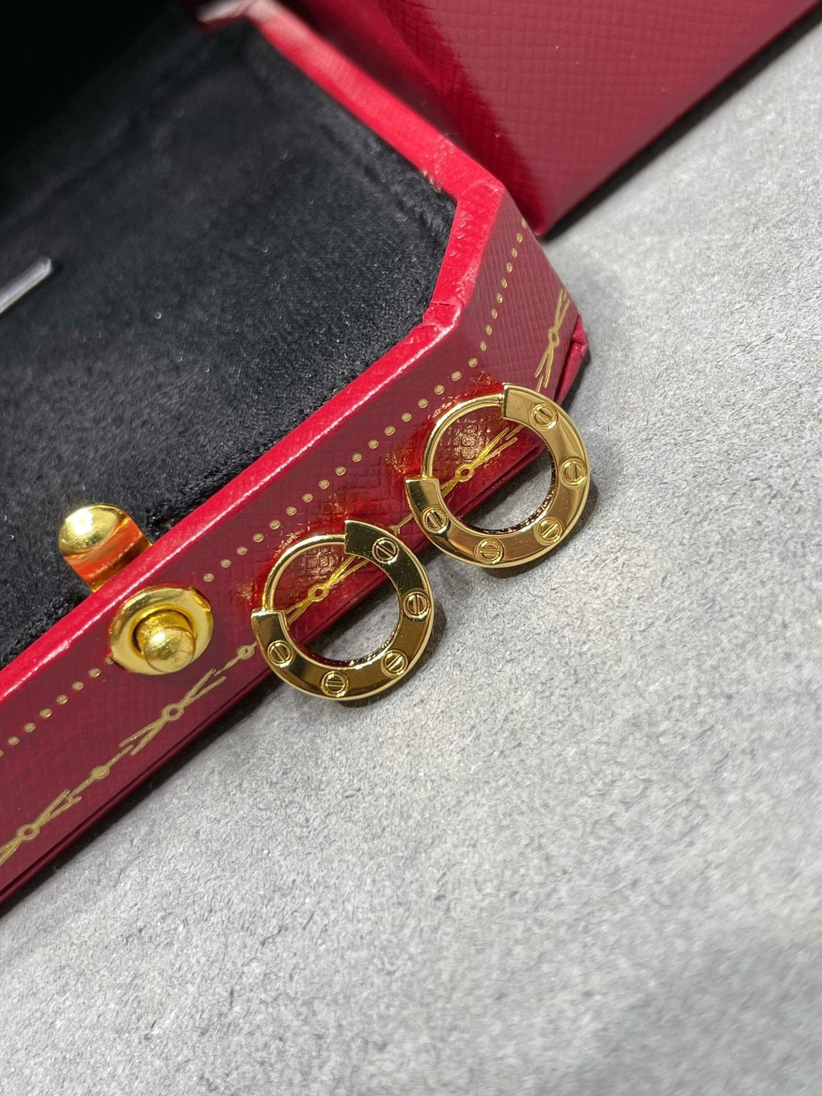 {
  "VA": "VA ヴァンドーム青山 ラブミニピアス"
}