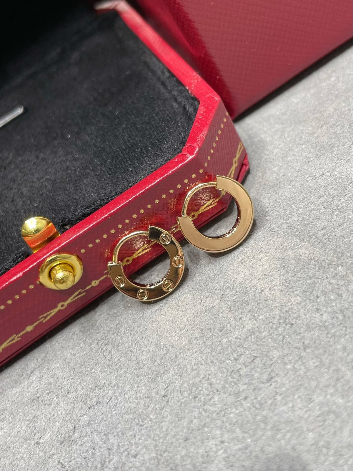 {
  "VA": "VA ヴァンドーム青山 ラブミニピアス"
}