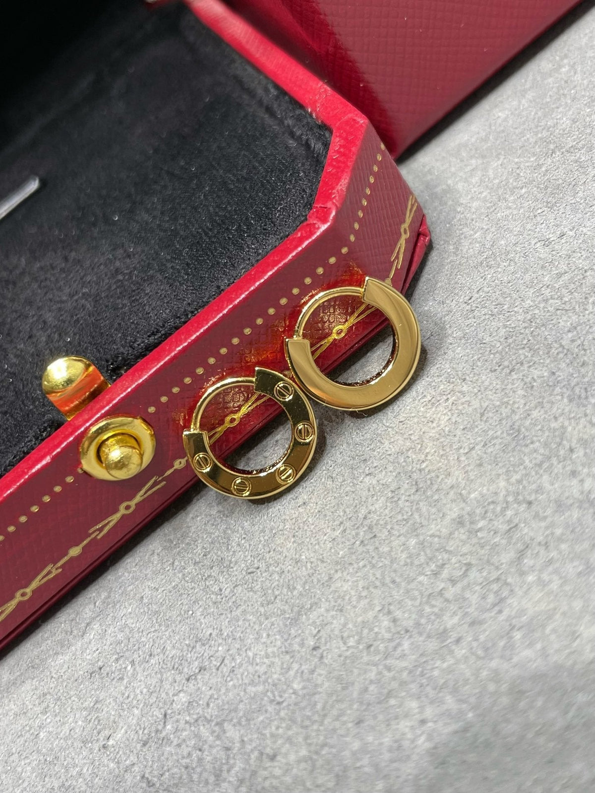 {
  "VA": "VA ヴァンドーム青山 ラブミニピアス"
}