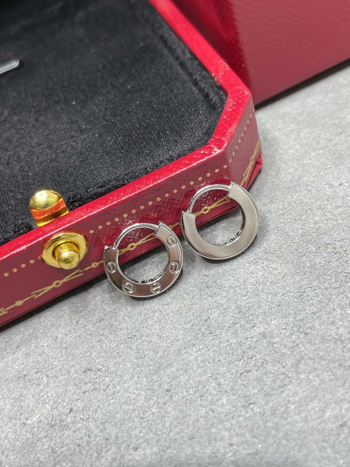 {
  "VA": "VA ヴァンドーム青山 ラブミニピアス"
}