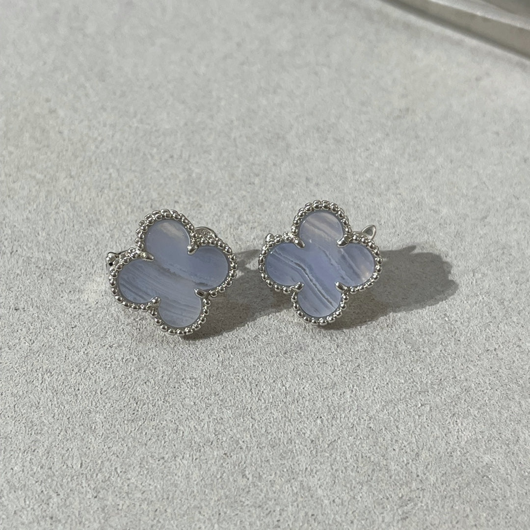 [VA]クローバーカルセドニーシルバースタッドピアス