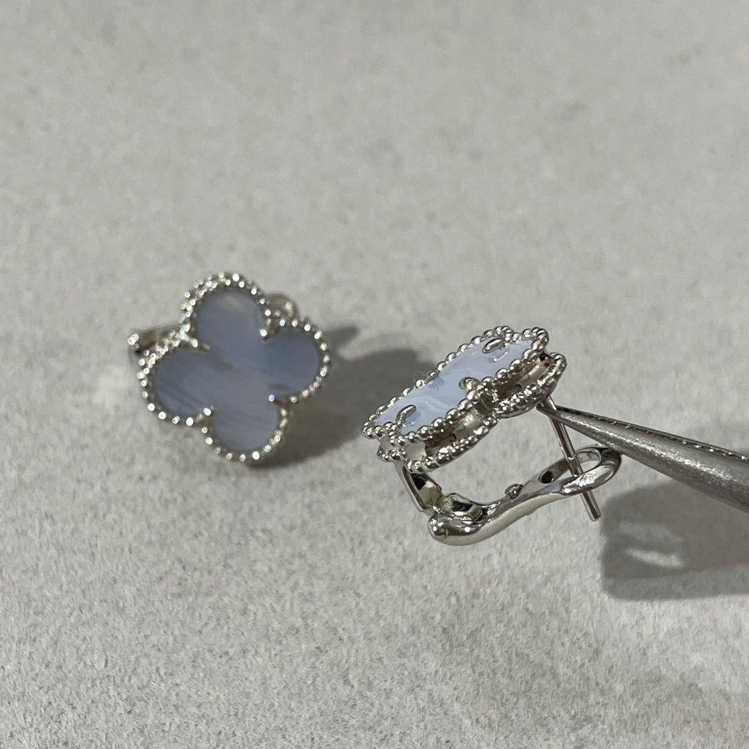 [VA]クローバーカルセドニーシルバースタッドピアス