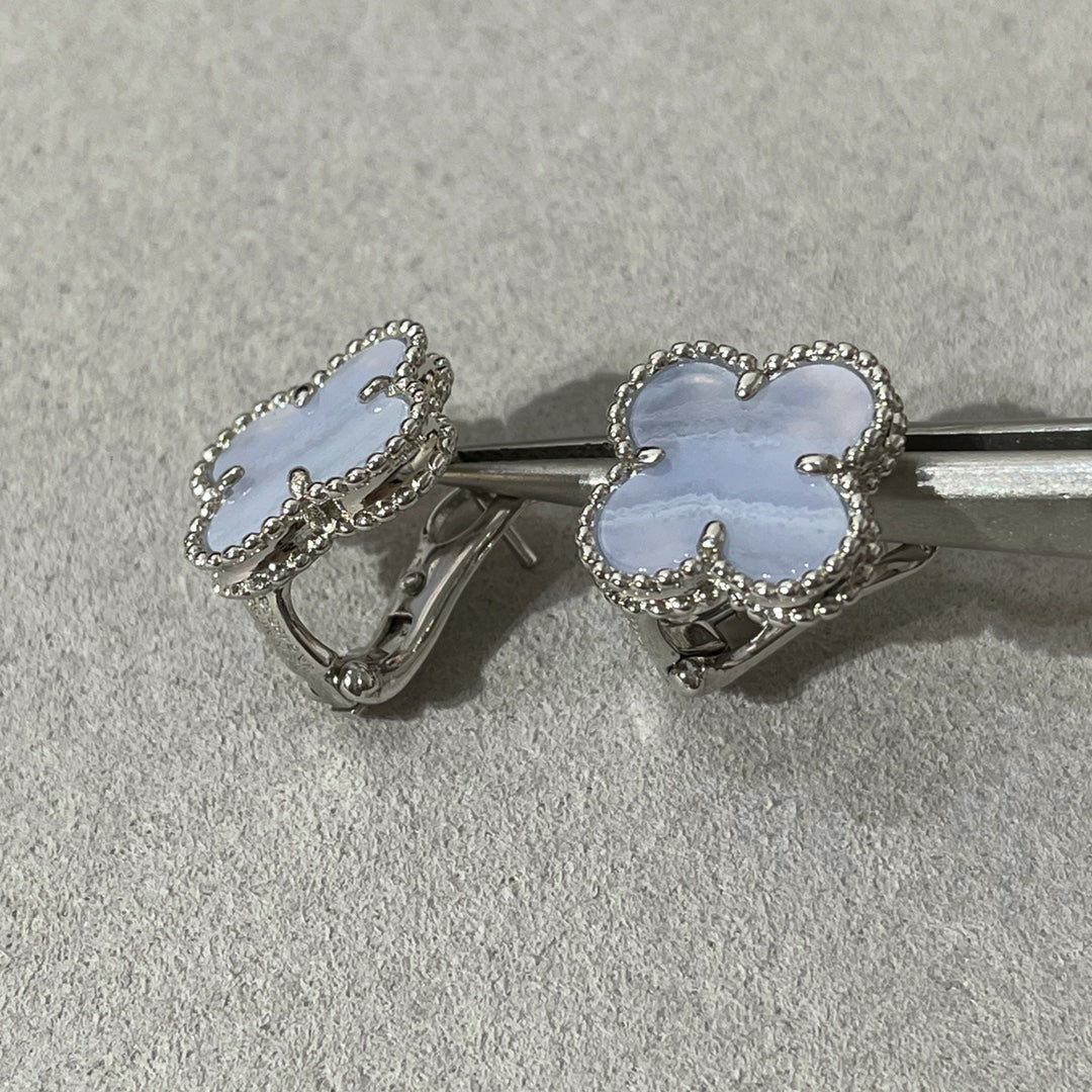 [VA]クローバーカルセドニーシルバースタッドピアス
