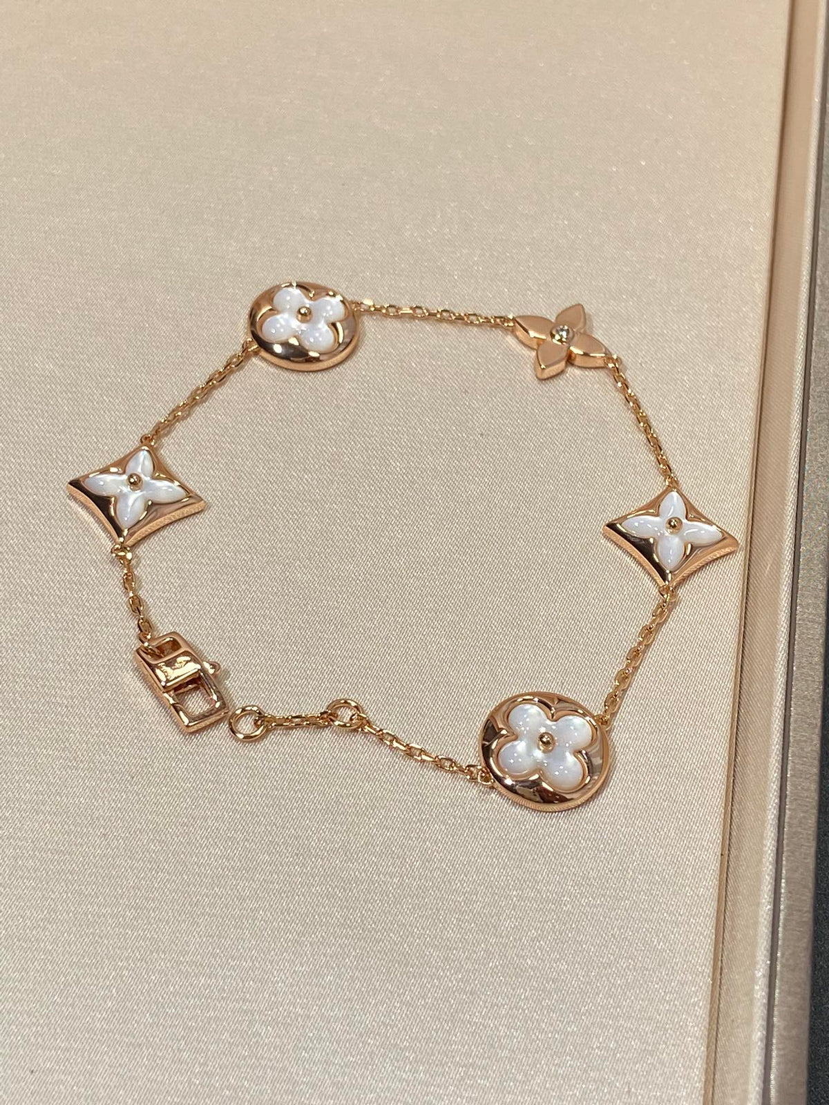 [VA]STAR AND SUN 5 MOTIF MOP PINK GOLD BRACELET