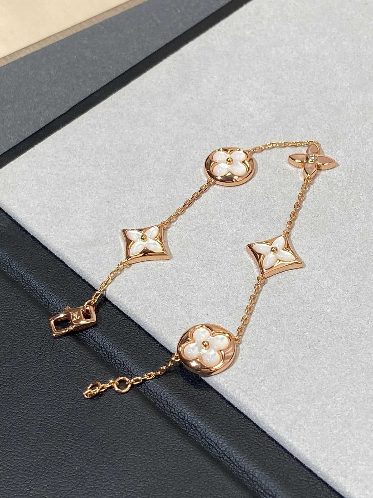 [VA]STAR AND SUN 5 MOTIF MOP PINK GOLD BRACELET