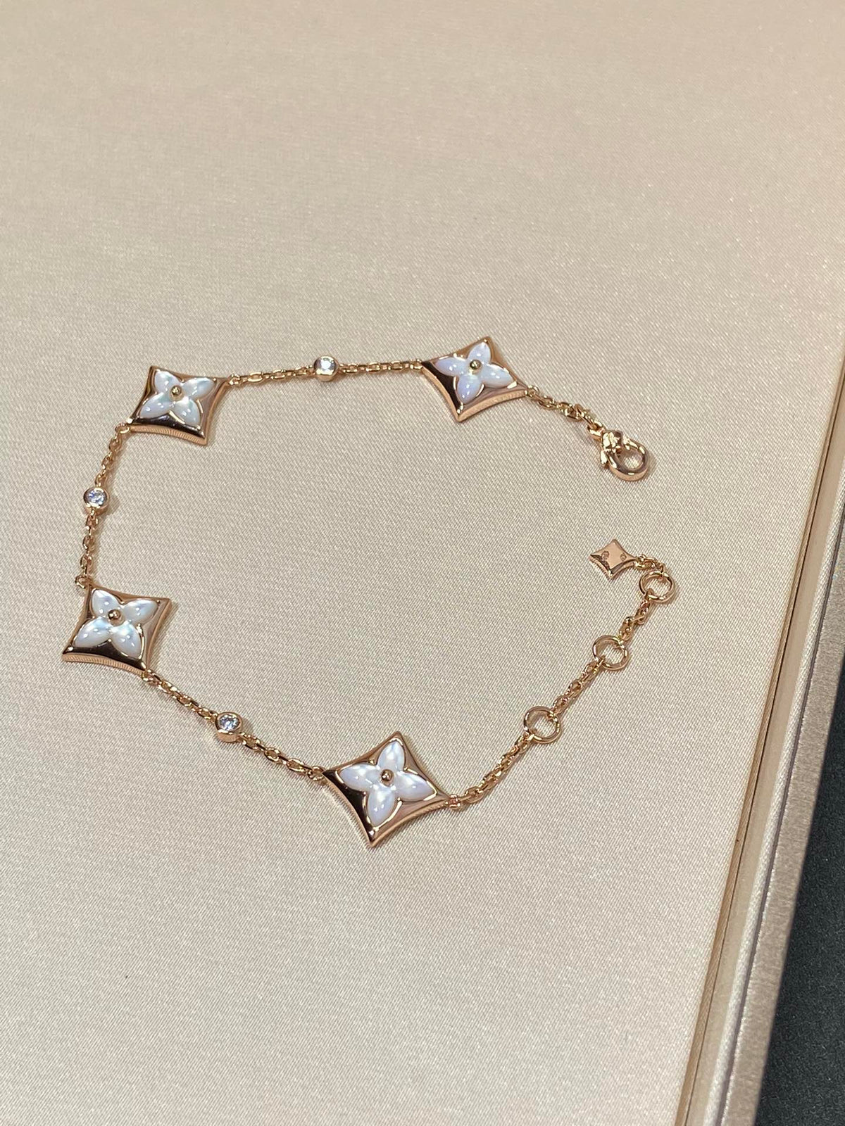 [VA]STAR 4 MOTIF MOP DIAMOND PINK GOLD BRACELET