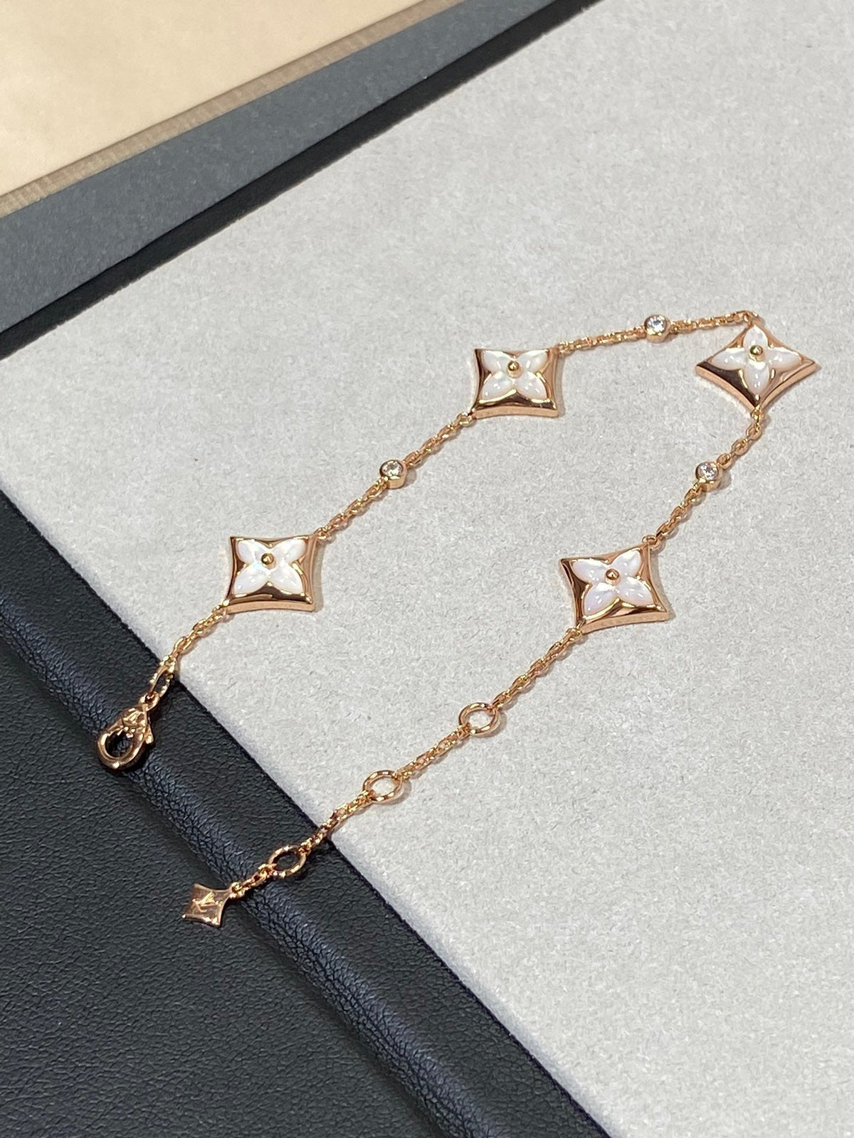 [VA]STAR 4 MOTIF MOP DIAMOND PINK GOLD BRACELET