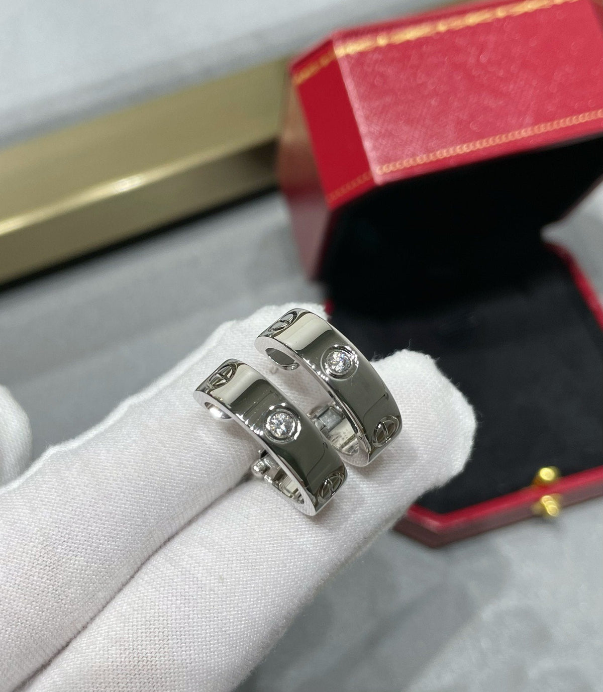 [VA]LOVE 5.5MM 1ポイントダイヤモンドピアス