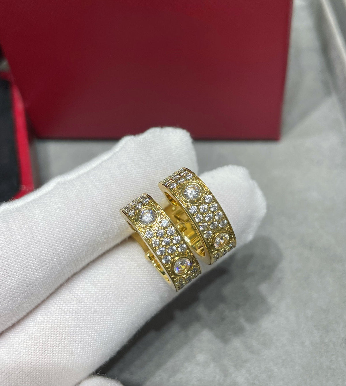 {"VA": "LOVE 5.5MM ダイヤモンドパヴェピアス"}