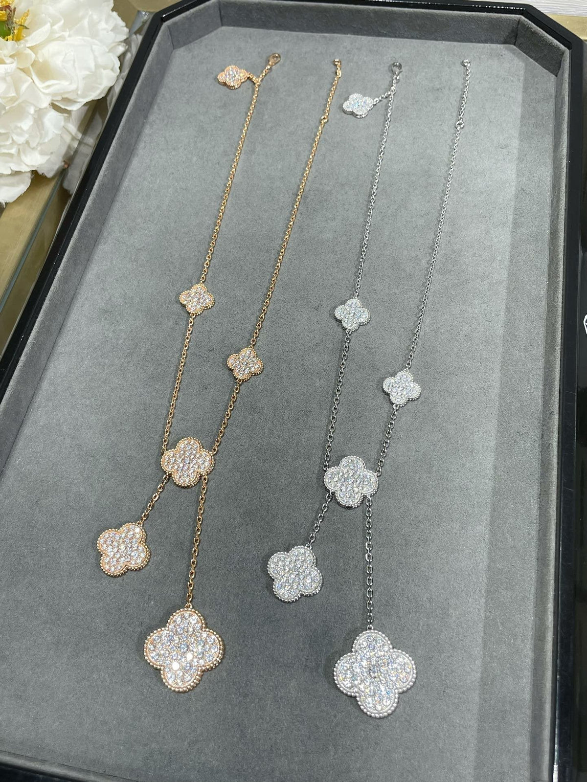 [VA]CLOVER 6-MOTIV-HALSKETTE MIT DIAMANT-PAVÉ