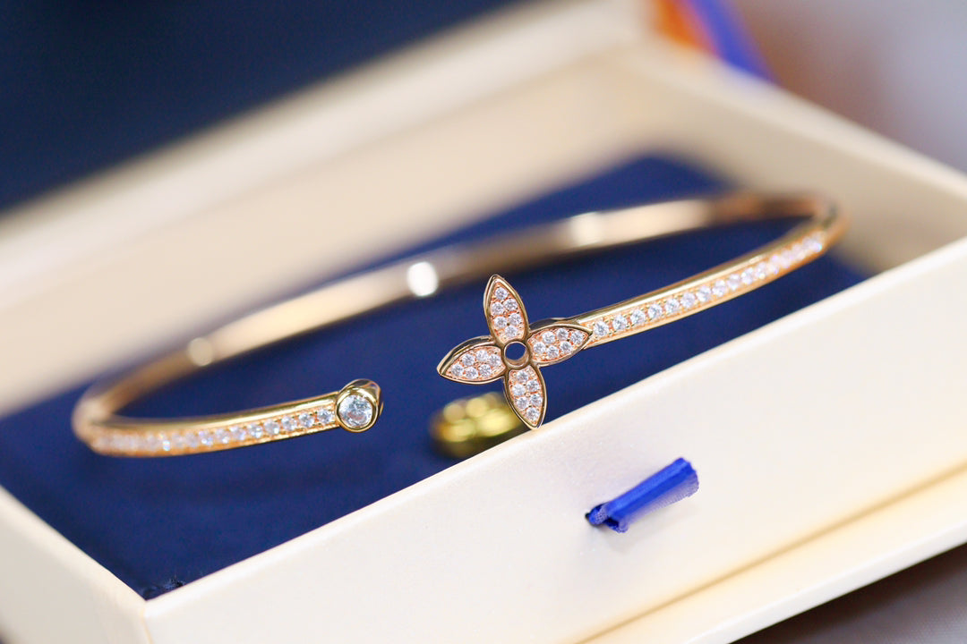[VA]IDYLLE PINK GOLD OPEN BRACELET DIAMOND PAVED