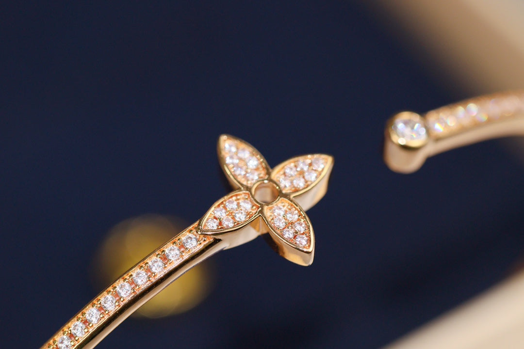 [VA]IDYLLE PINK GOLD OPEN BRACELET DIAMOND PAVED
