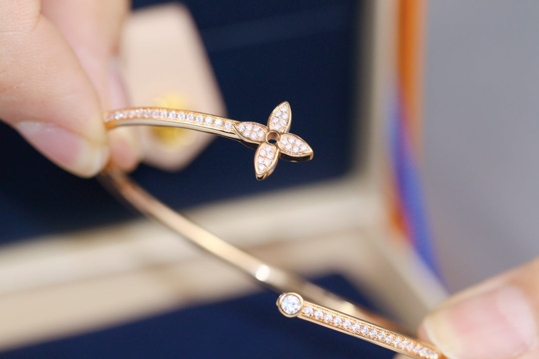 [VA]IDYLLE PINK GOLD OPEN BRACELET DIAMOND PAVED