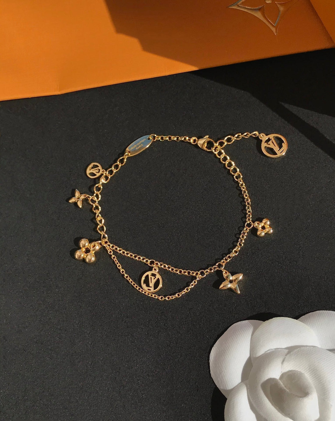 [VA]ARMBAND AUS ROSÉGOLD MIT PERLMUTT