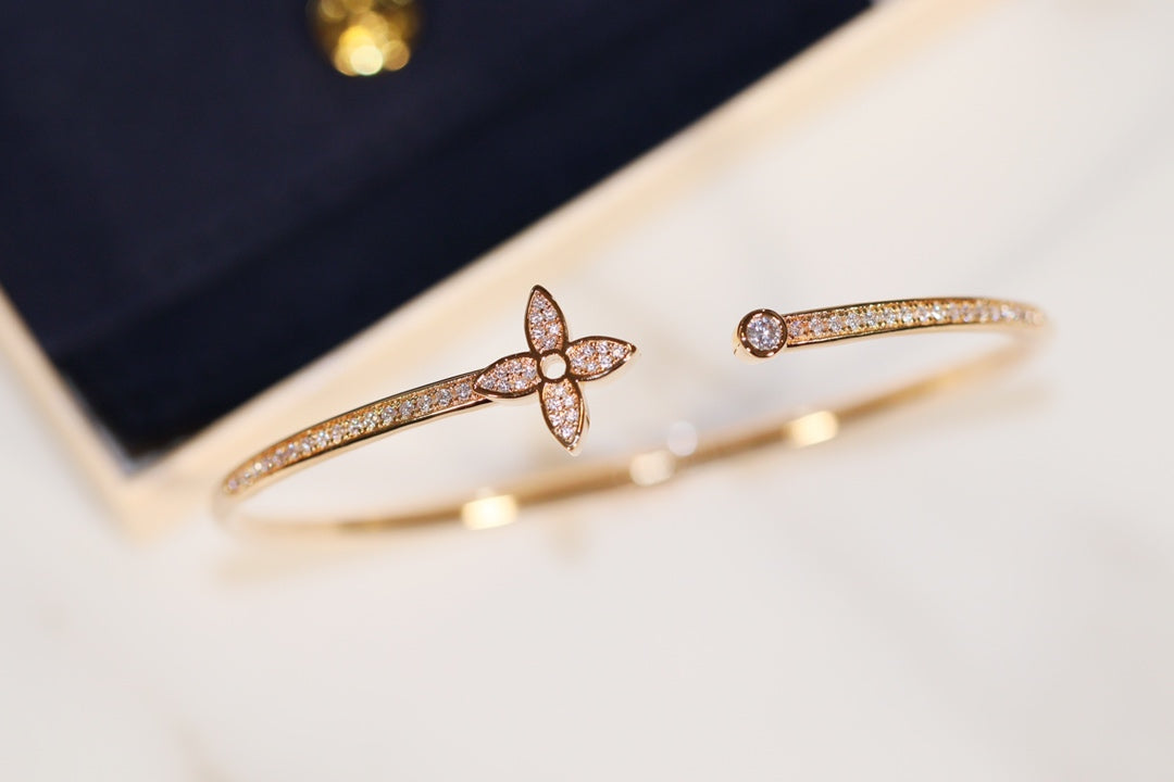 [VA]IDYLLE GOLD OPEN BRACELET DIAMOND PAVED