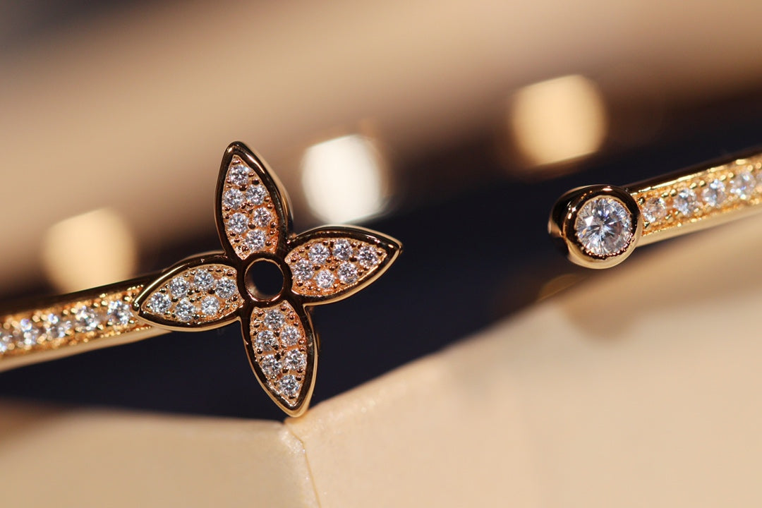 [VA]IDYLLE GOLD OPEN BRACELET DIAMOND PAVED
