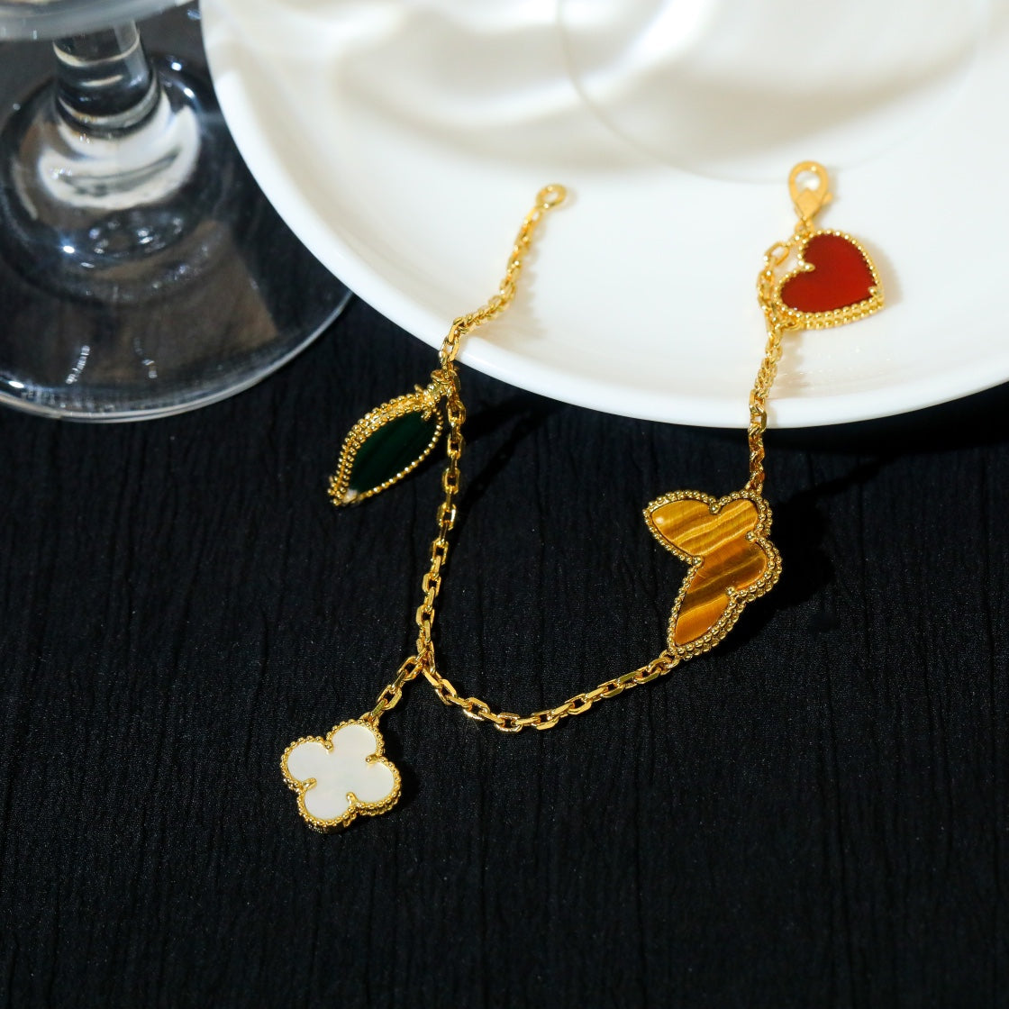 [VA]LUCKY SPRING 5-MOTIV-ARMBAND IN GOLD